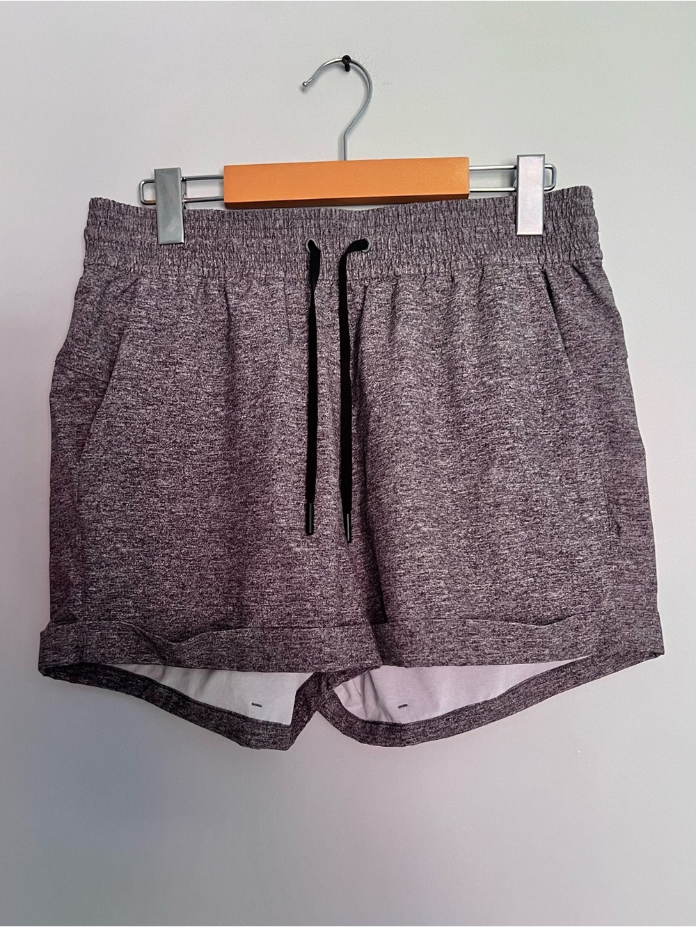 Lululemon Spring Break Away Short II *3"
Heather Lux Multi Black Size 8